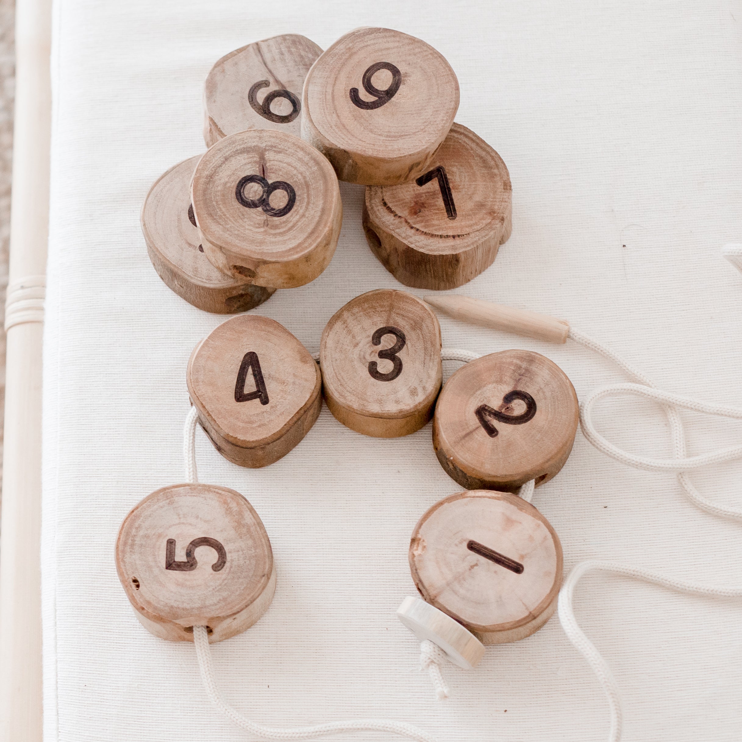 Natural tree number lacing set