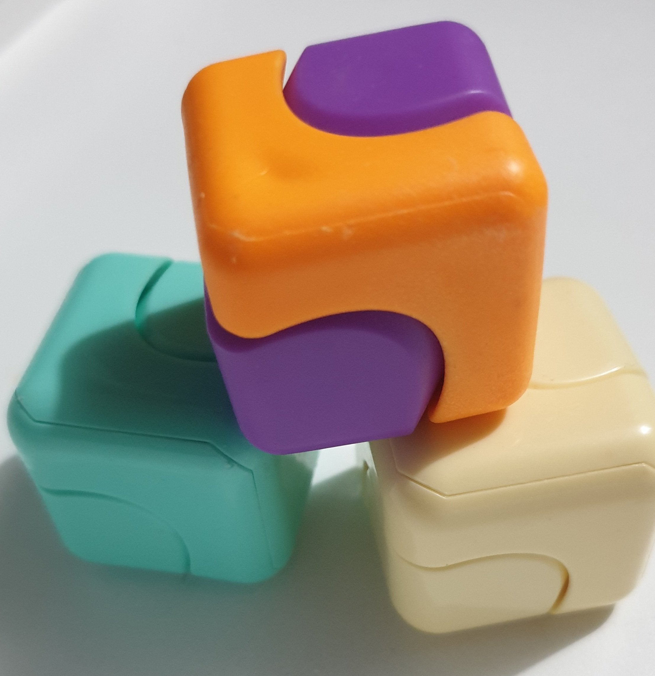 Gyro cube