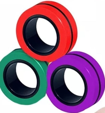 Magnetic spinner rings