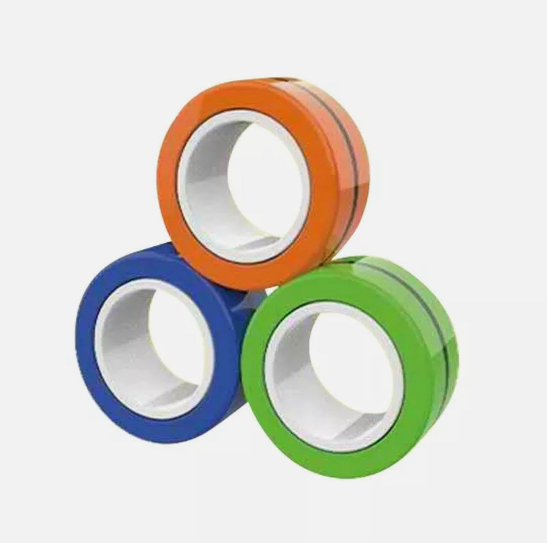 Magnetic spinner rings